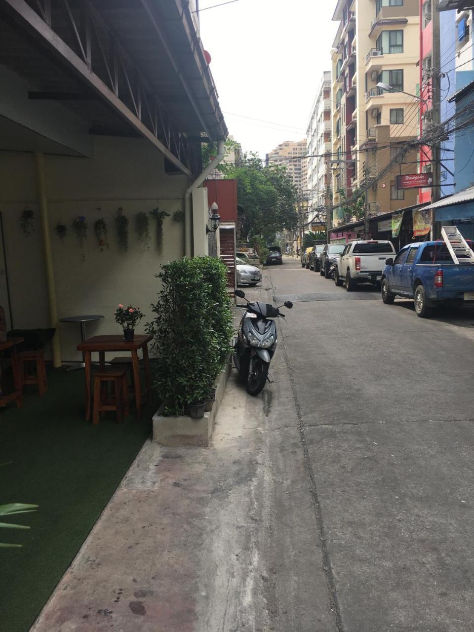 The Baan Nathong Vandrarhem Bangkok Exteriör bild