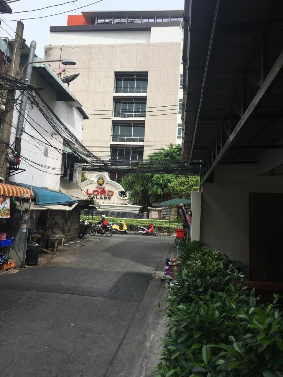 The Baan Nathong Vandrarhem Bangkok Exteriör bild