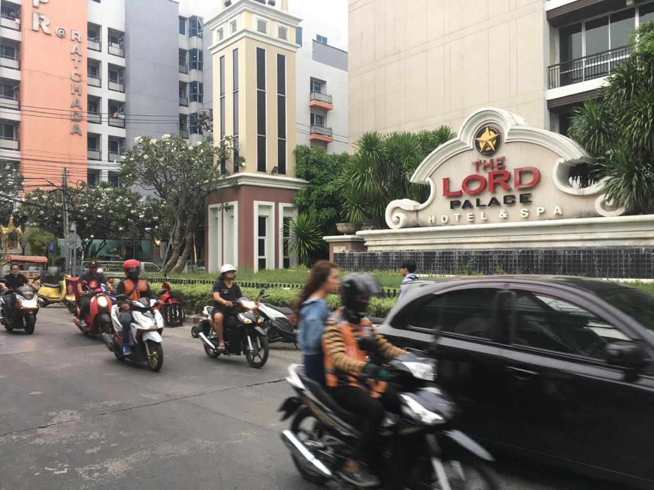 The Baan Nathong Vandrarhem Bangkok Exteriör bild